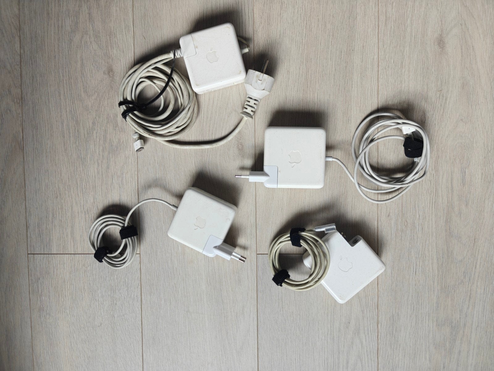 Apple MagSafe 1-adapters - Partij van 4x 60W / 85W / A1343 /, Computers en Software, Ophalen of Verzenden