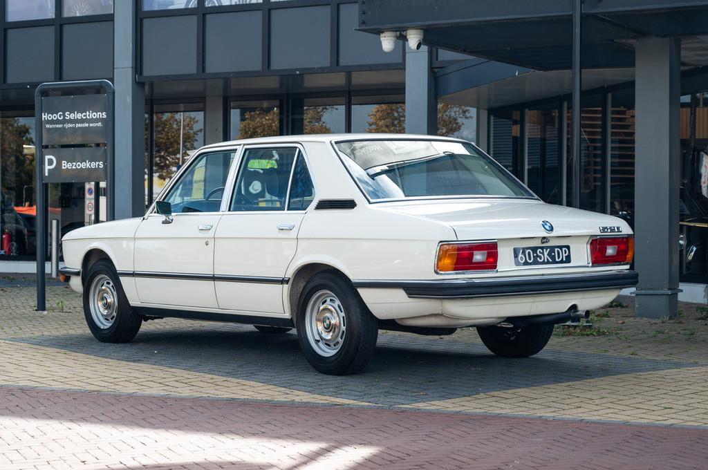 BMW 5 Serie 520 ( E12 ) (bj 1978), Auto's, 4 deurs, Stof, 116 pk, Wit