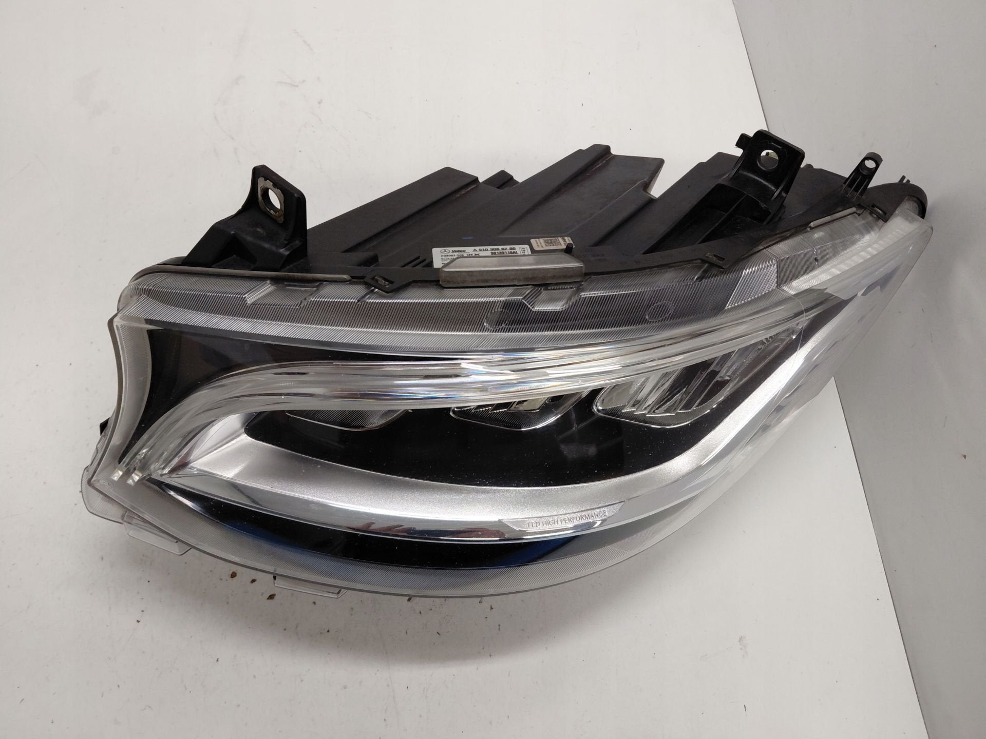Mercedes Sprinter W907 Koplamp Links A9109065700, Gebruikt, Mercedes-Benz AG, Mercedes-Benz, Mercedesstrasse 120
70372  Stuttgart, DE