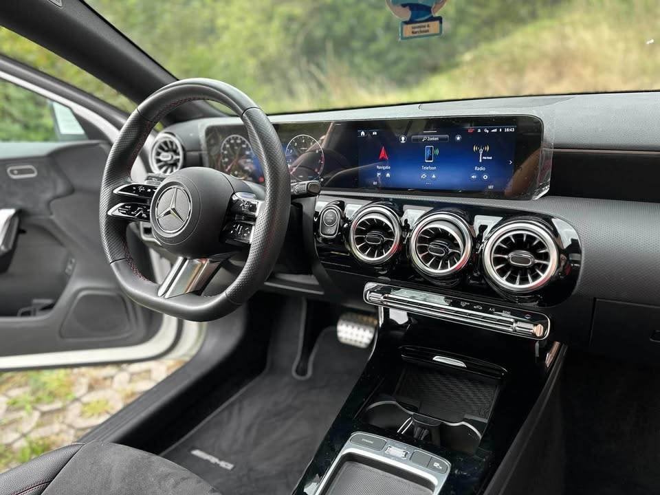 Mercedes A Klasse AMG Line Limousine met schade, Wit, Mercedes-Benz, Hybride Elektrisch/Benzine, 1332 cc