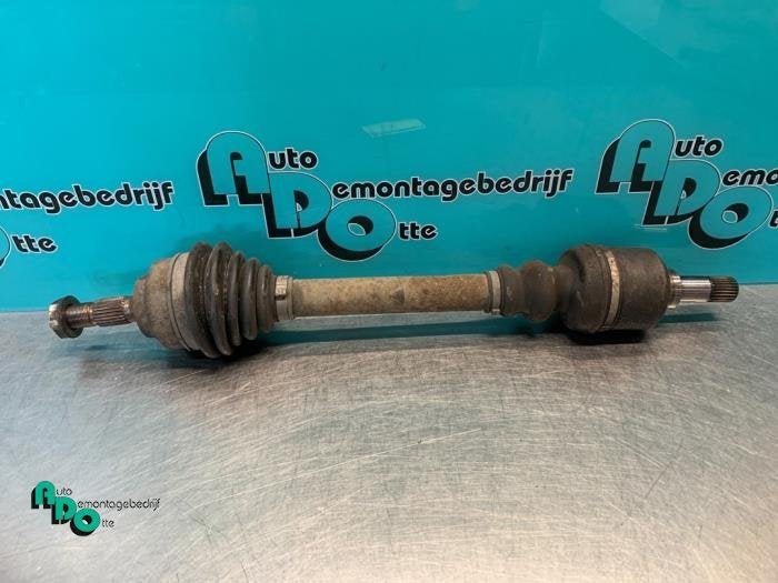 Arbre de transmission avant gauche d'un Peugeot 307 (307 01-, -, 3 mois de garantie, Utilisé, -