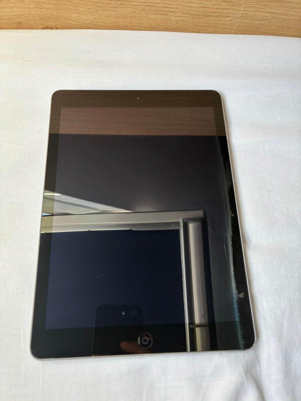iPad Apple 9,7" Wi-Fi + Cellular - Très bon état, Informatique & Logiciels, Housses pour tablettes, Comme neuf, Enlèvement