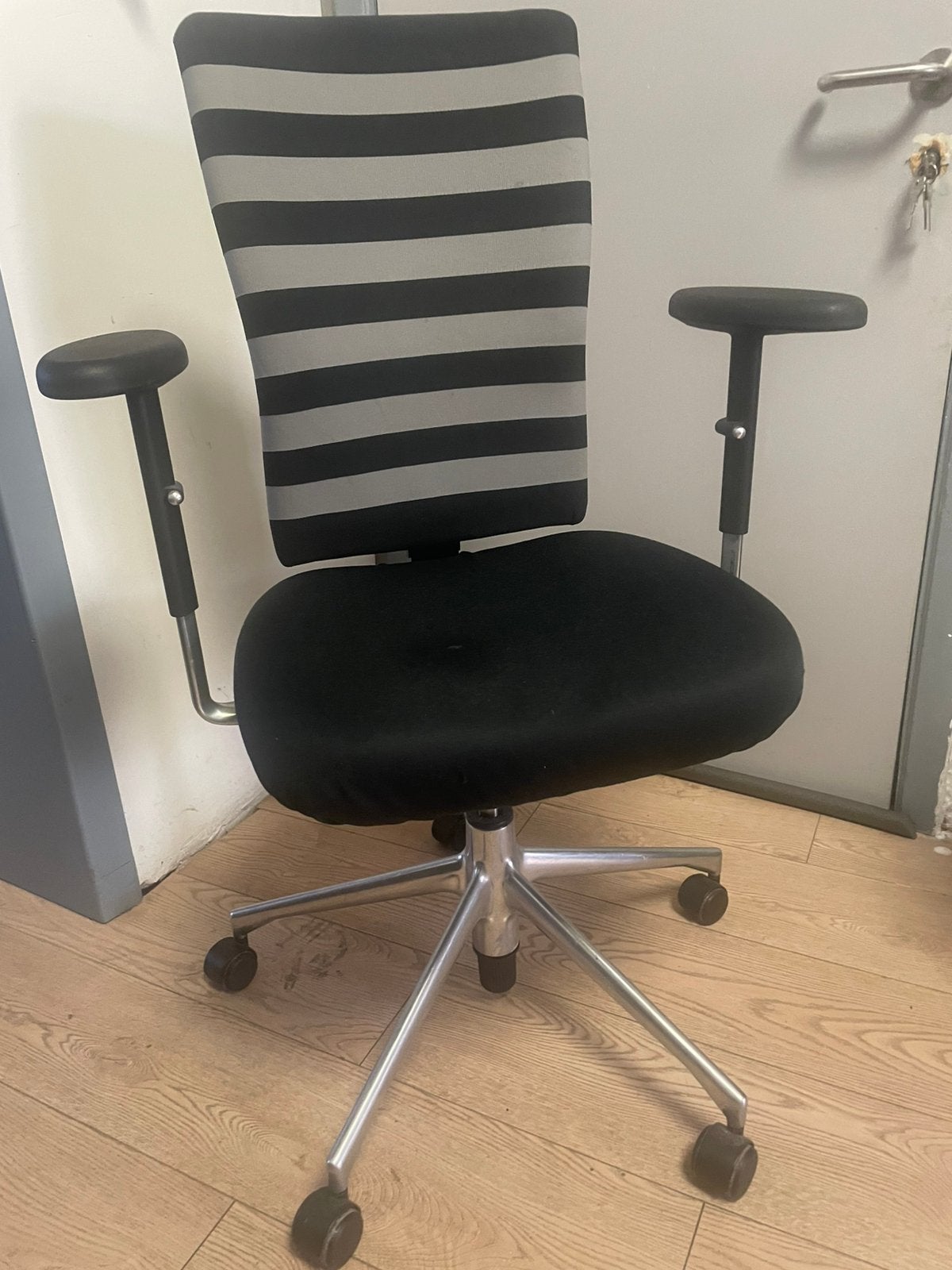 Vitra chause de bureau, Enlèvement, Comme neuf
