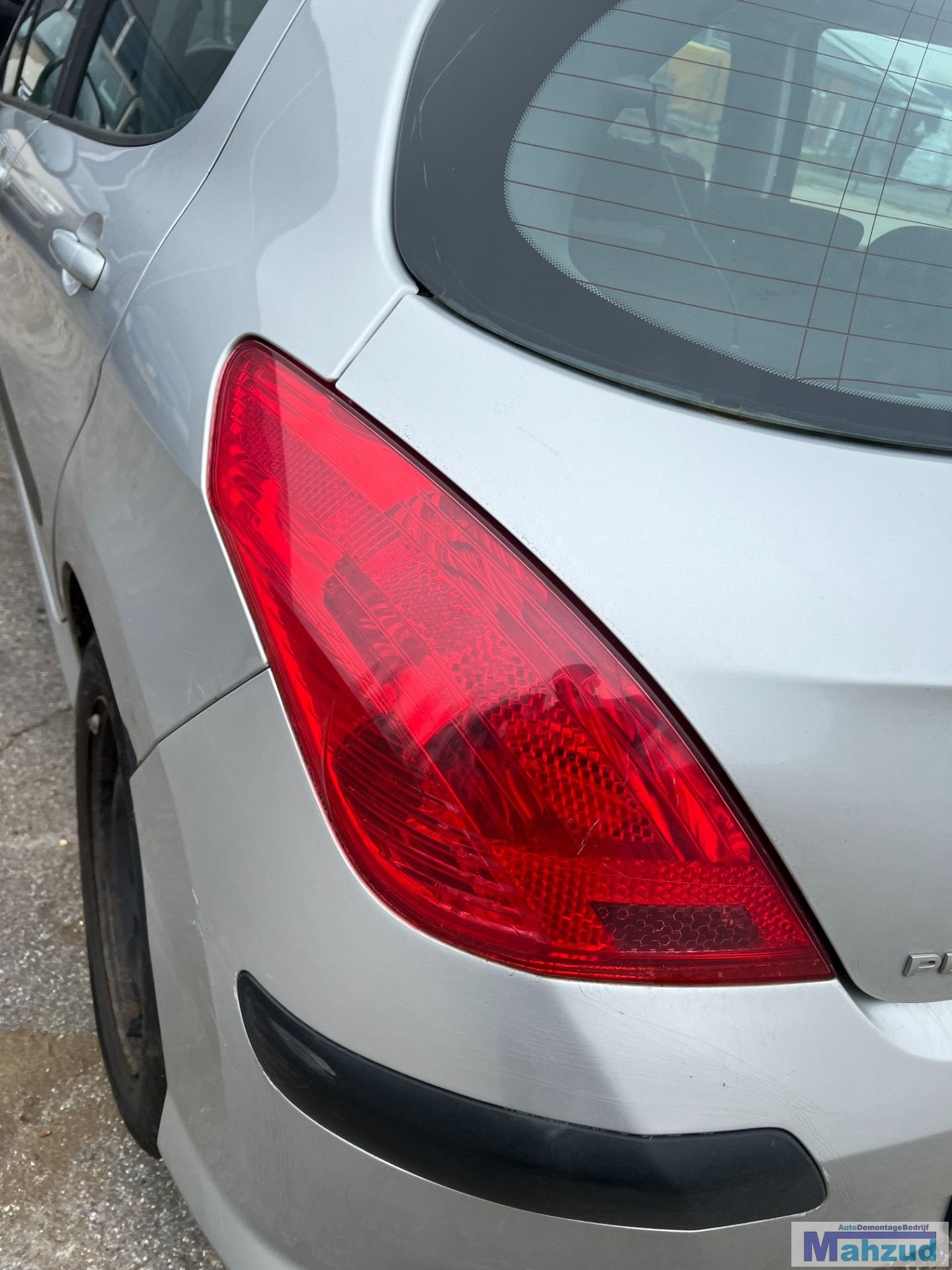 Feu arri re gauche pour Peugeot 308 (berline hayon) 2007-201, Taurusavenue 1
2132 LS  Hoofddorp, NL, Contact.group@renault.com