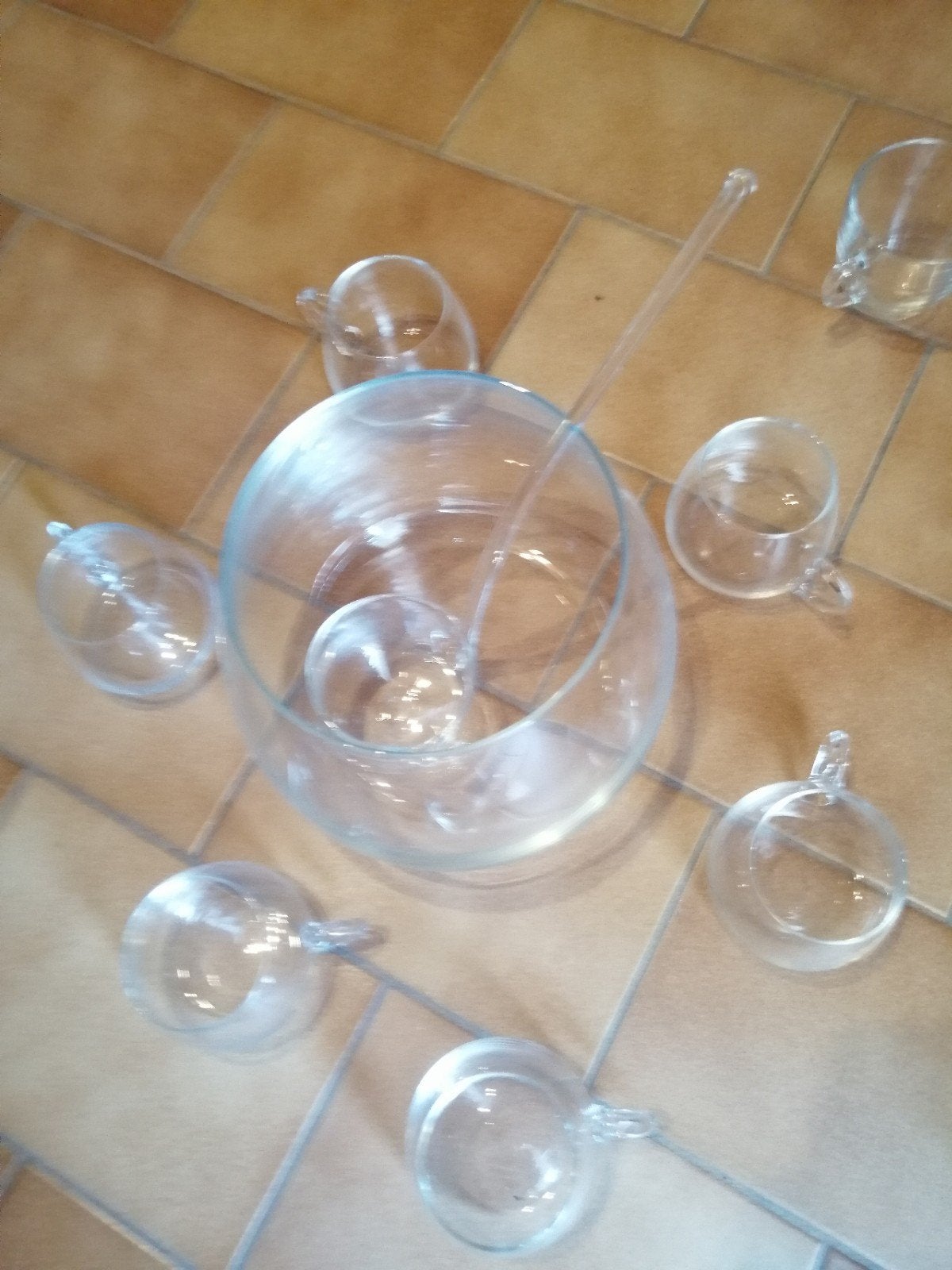 Av service à Sangria, Enlèvement