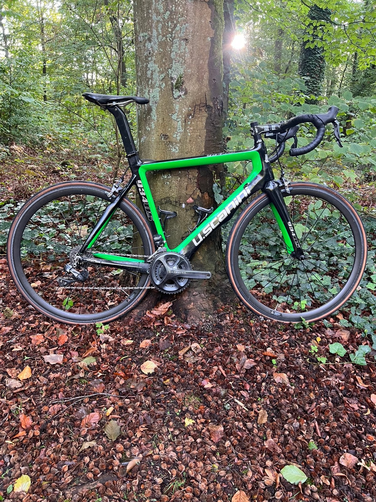 Magnifiques roues U.Scanini Carbon, DI2 Ultegra, Carbon !, Vélos & Vélomoteurs, Enlèvement ou Envoi, Comme neuf, Carbone