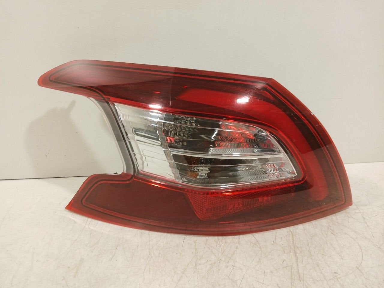 Achterlicht links buiten Peugeot 308, Onderdelen@venauto.nl, Van der Ven Autorecycling B.V., Ettenseweg 76, 4706 PB Roosendaal, The Netherlands