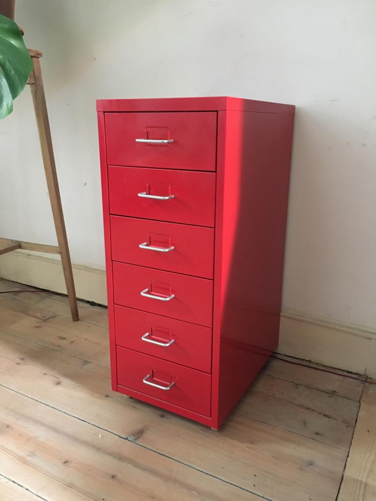 Rood metalen ladekastje, Ophalen, Zo goed als nieuw