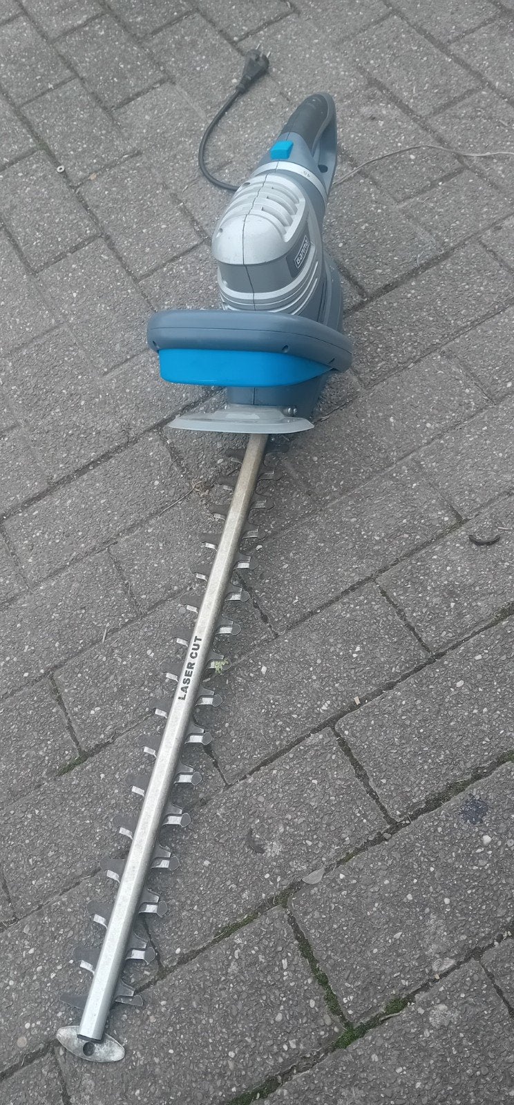 Le taille-haie HS710ML-2 de GAMMA dispose d'un moteur de 710, Jardin & Terrasse, Enlèvement