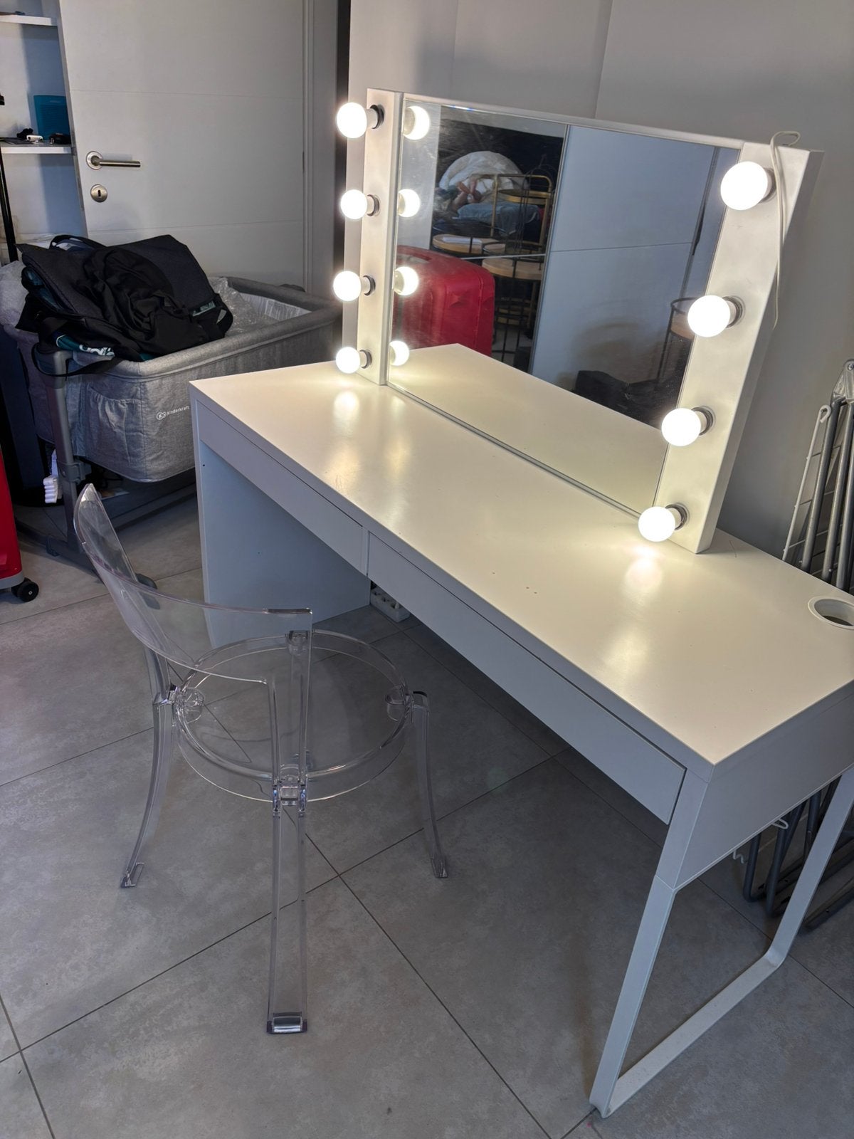 Ikea make up tafel met spiegel, verlichting en stoel, Ophalen, Zo goed als nieuw