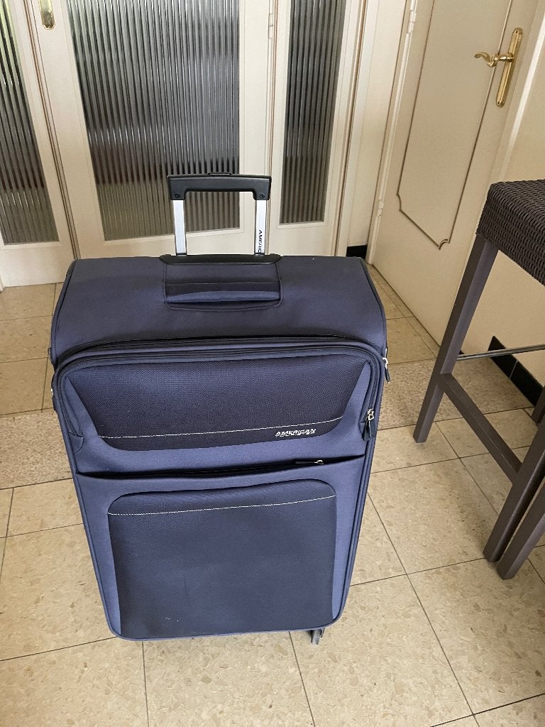 Zachte en praktische koffer op wielen, Ophalen, Uitschuifbare handgreep, Zo goed als nieuw, 70 cm of meer