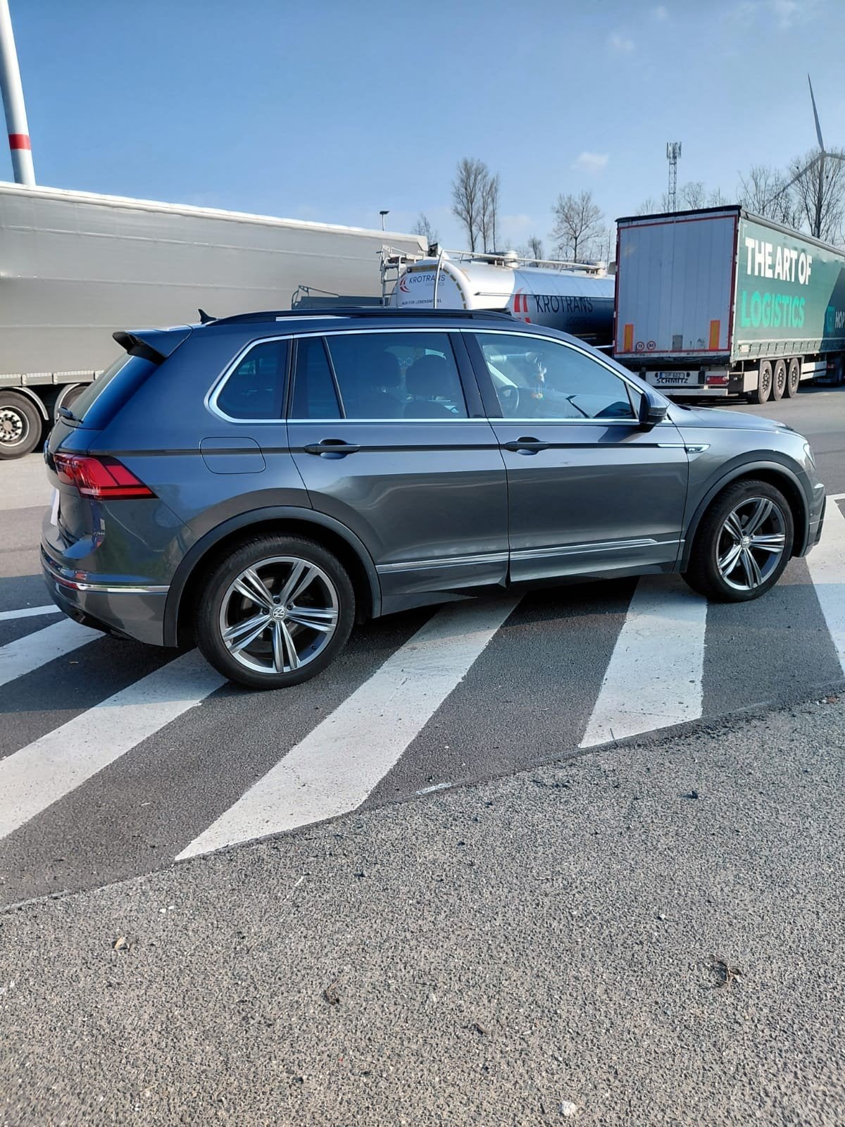 Volkswagen Tiguan R-Line 2.0 TDI 4Motion Herfst/Pano uit 201, Auto's, Volkswagen, Automaat, Leder, Diesel, Particulier