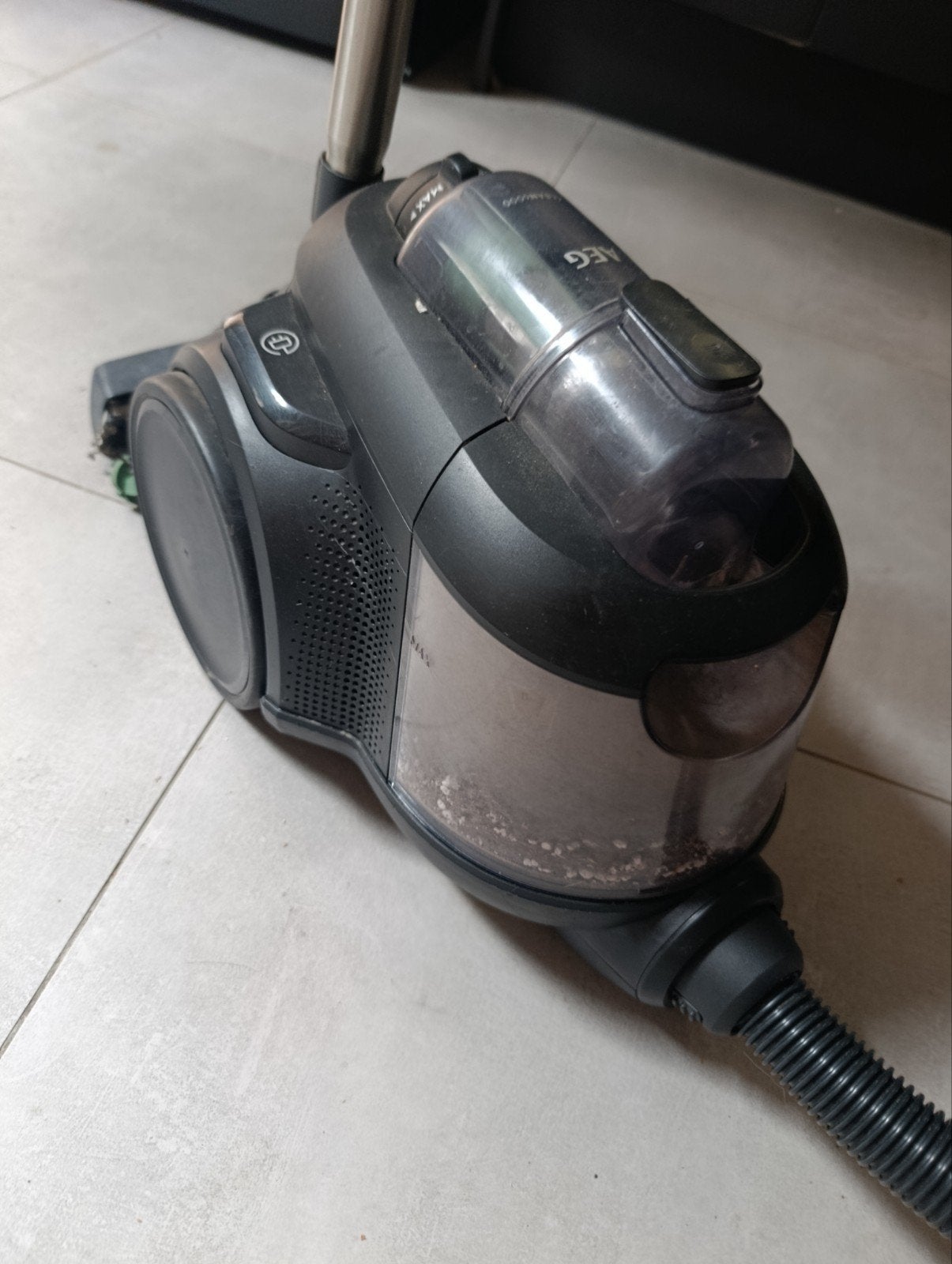 Aspirateur AEG níquel, AEG