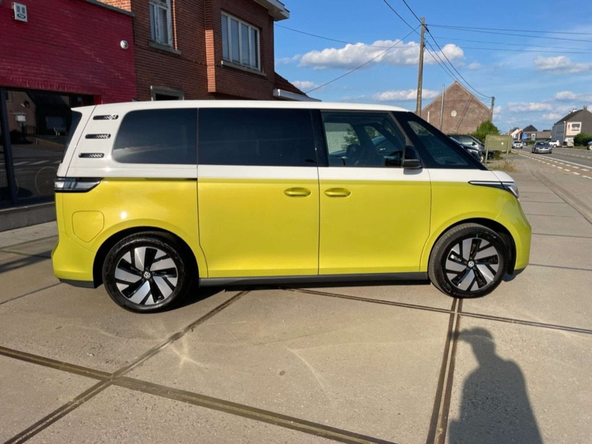 Volkswagen ID. Buzz 77 kWh (bj 2023, automaat), Automaat, 5 zetels, 5 deurs, 2474 kg