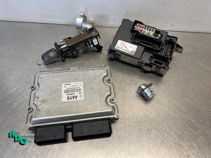 Kontaktslot + computer van een Opel Meriva (Meriva B 10-), Gebruikt, -, -, Opel