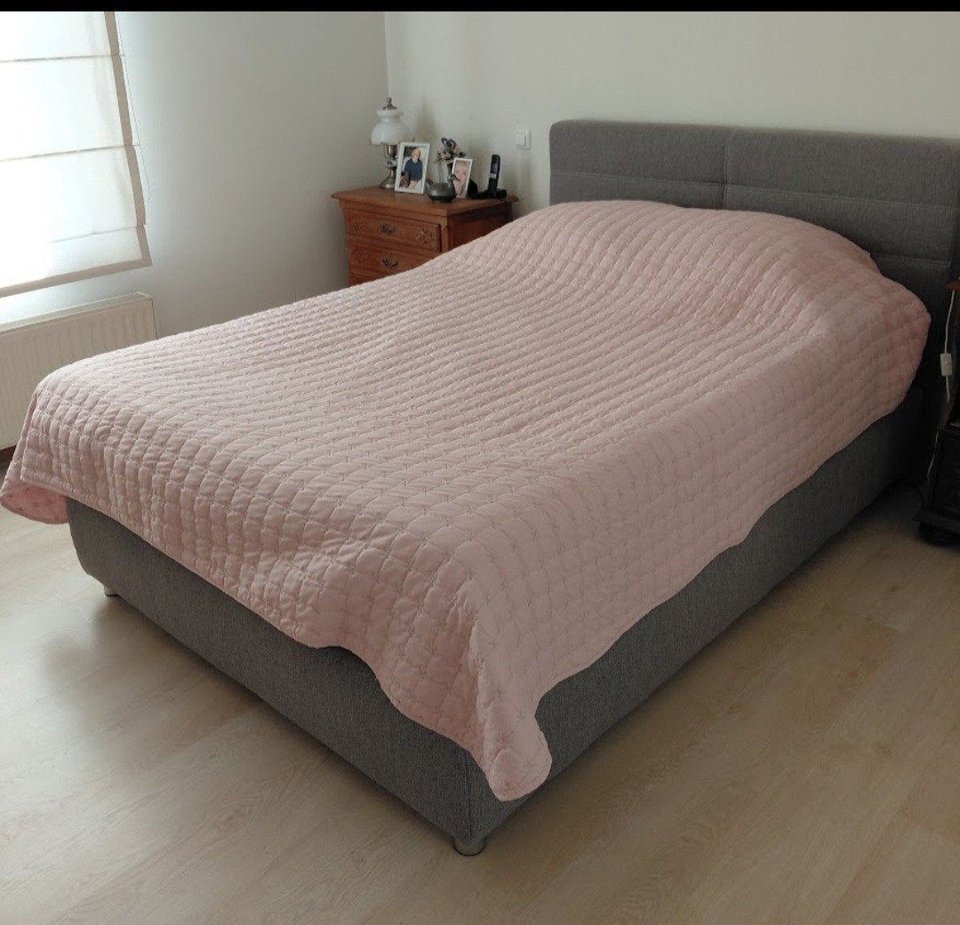 couvre-lit de 2m08 par 2m28, et 2 oreillers pour un lit de 1, Enlèvement, Couvre-lit