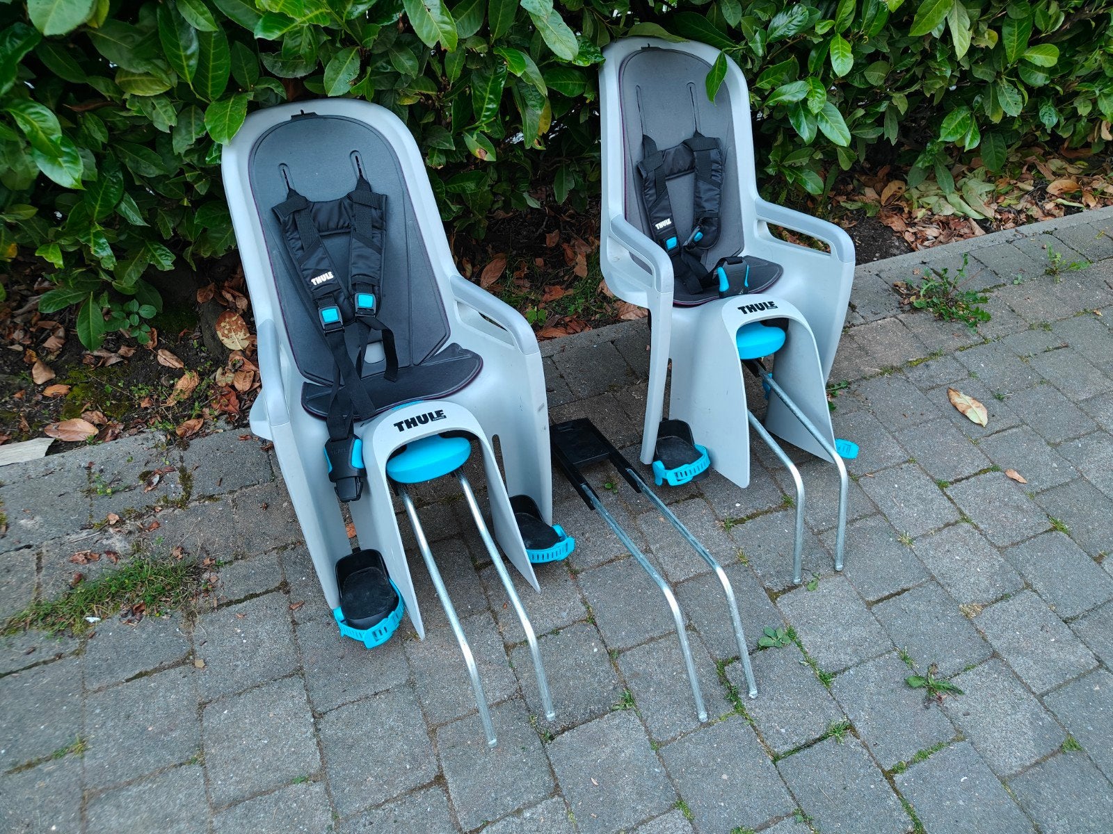 Lot 2 sièges vélo Thule et 1 barre spéciale velos plus bas, 0 à 18 kg, Repose-pieds, Enlèvement, Utilisé