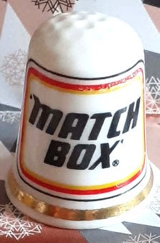 dés a coudre de collection publicitaire match box, Collections, Dés à coudre, Enlèvement ou Envoi, Comme neuf, Porcelaine