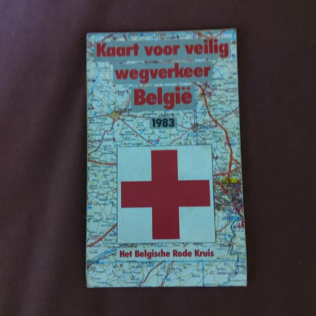 België: Rode Kruis verkeerswegenkaart 1983., Ophalen of Verzenden, Gelezen
