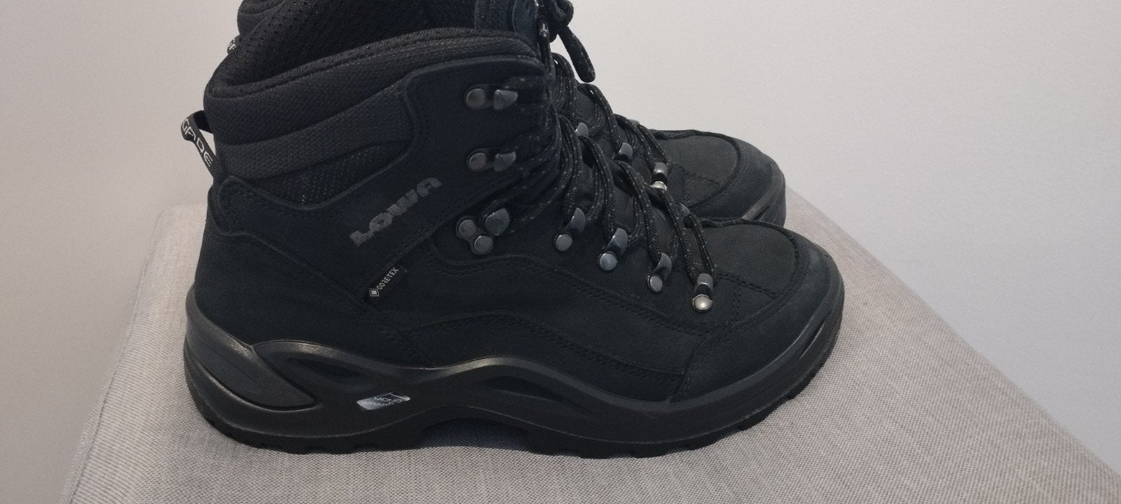 Lowa Renegade Goretex Vibram schoenen, Ophalen, Wandelschoenen