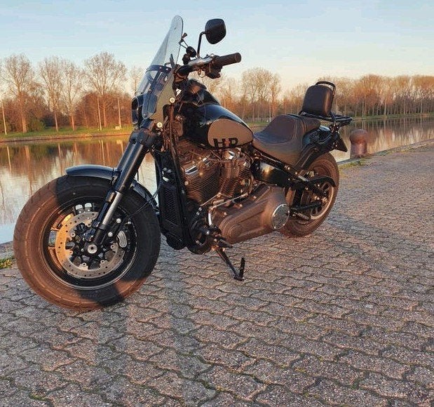 Harley Davidson fat bob van  2024 2jr gar., 2 cilinders, Nieuw, Bedrijf, ABS