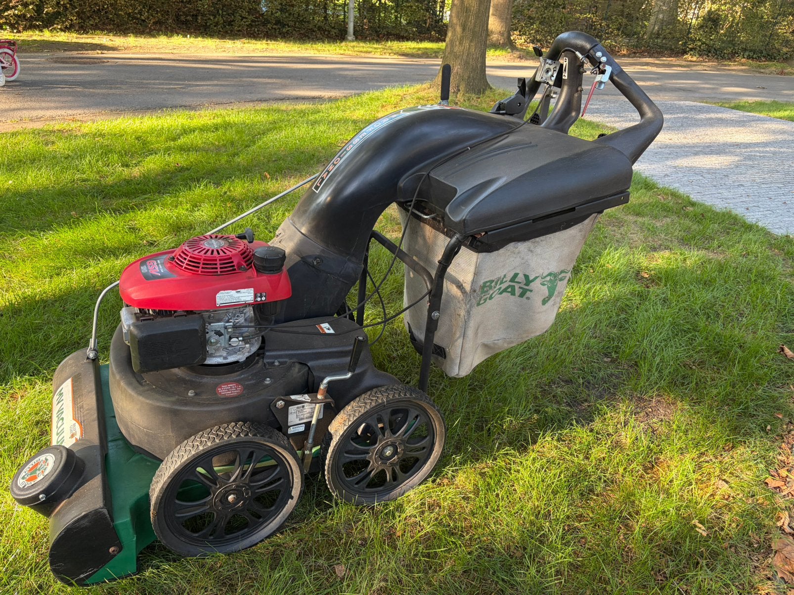 Aspirateur à feuilles Billy Goat en parfait état, Enlèvement, Comme neuf, Essence, Avec sac de ramassage