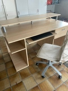 bureau + stoel, Ophalen, Hout, Zo goed als nieuw, 140 cm