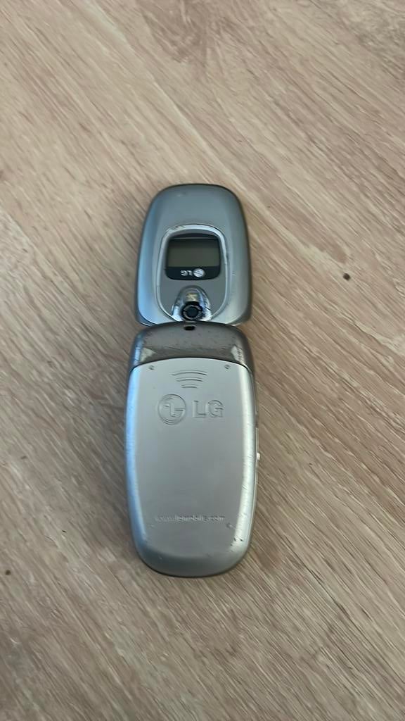 LG Flip Phone, Ophalen, Overige systemen, Fysiek toetsenbord, Inklapmodel
