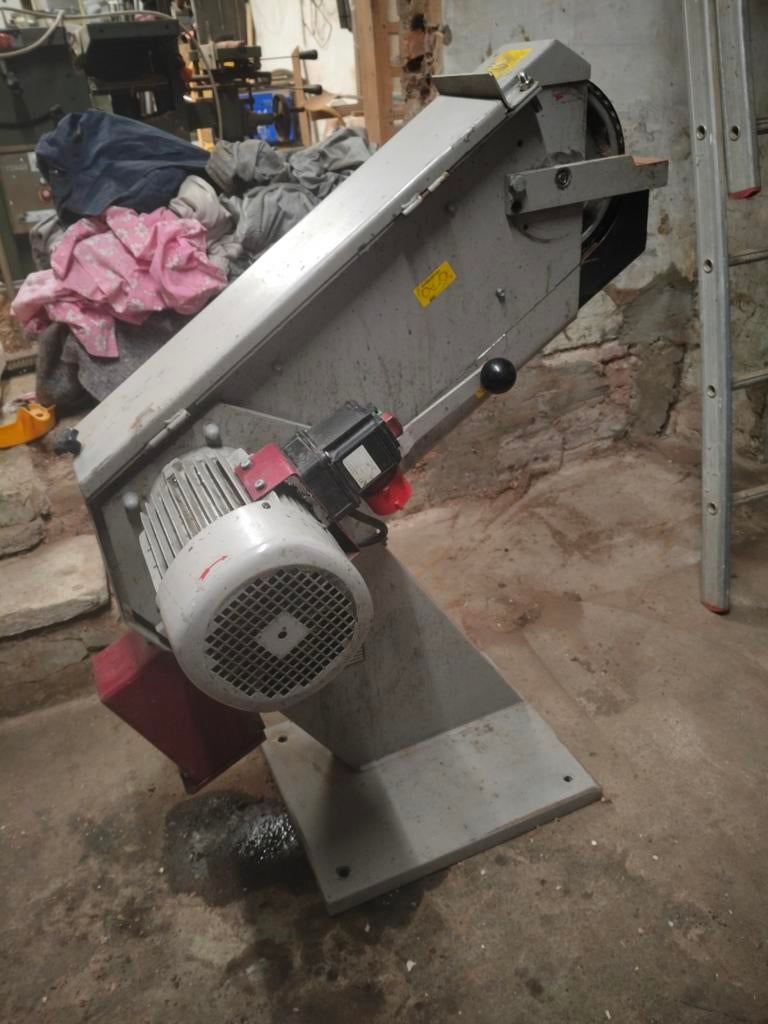 Ponceuse à bande, Bricolage & Construction, Outillage | Scies mécaniques, Enlèvement