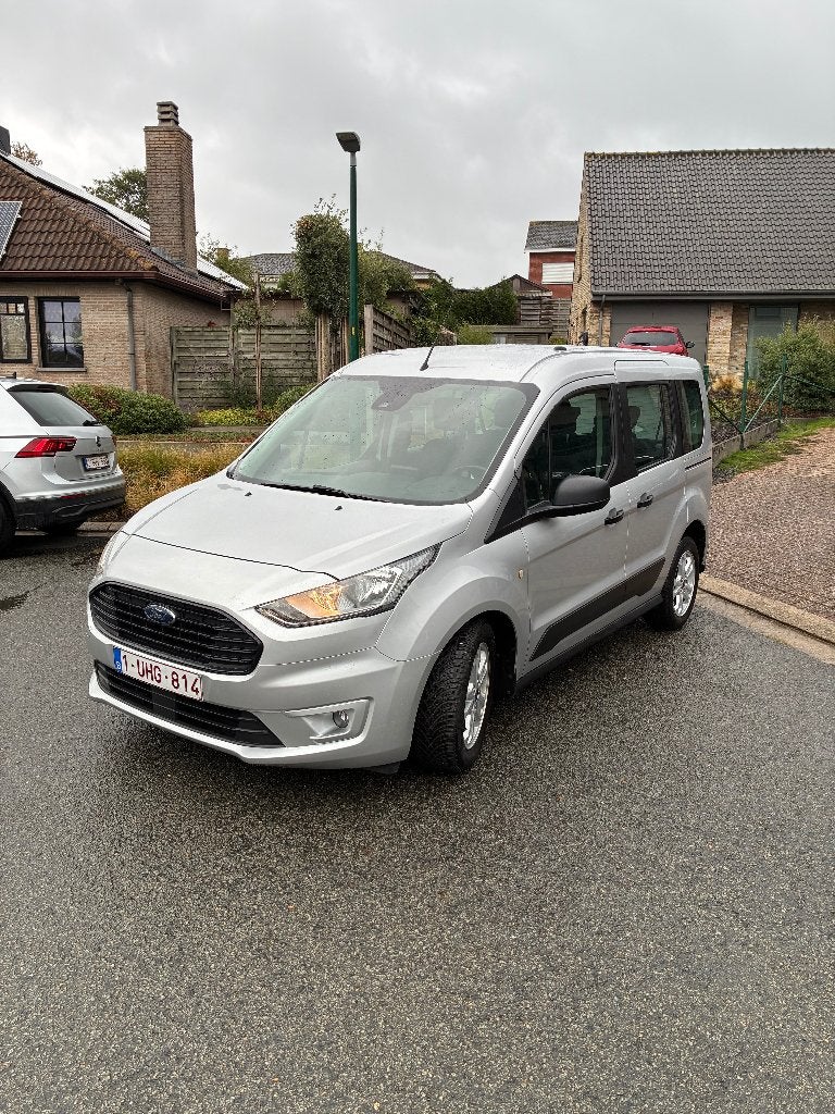 Ford Tourneo, Auto's, Ford, Voorwielaandrijving, Stof, Zwart, 5 deurs
