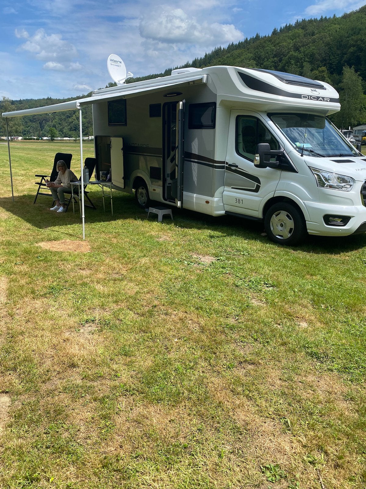 Location camping car 2026, Particulier, Siège standard, Panneau solaire, 2000 kg et plus