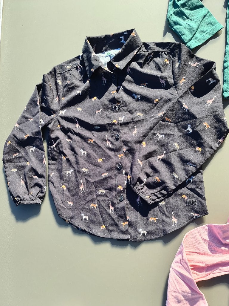 Zwarte blouse hemd met dieren, JBC, 128, Enfants & Bébés, Paquets de vêtements pour enfants, Enlèvement, Comme neuf