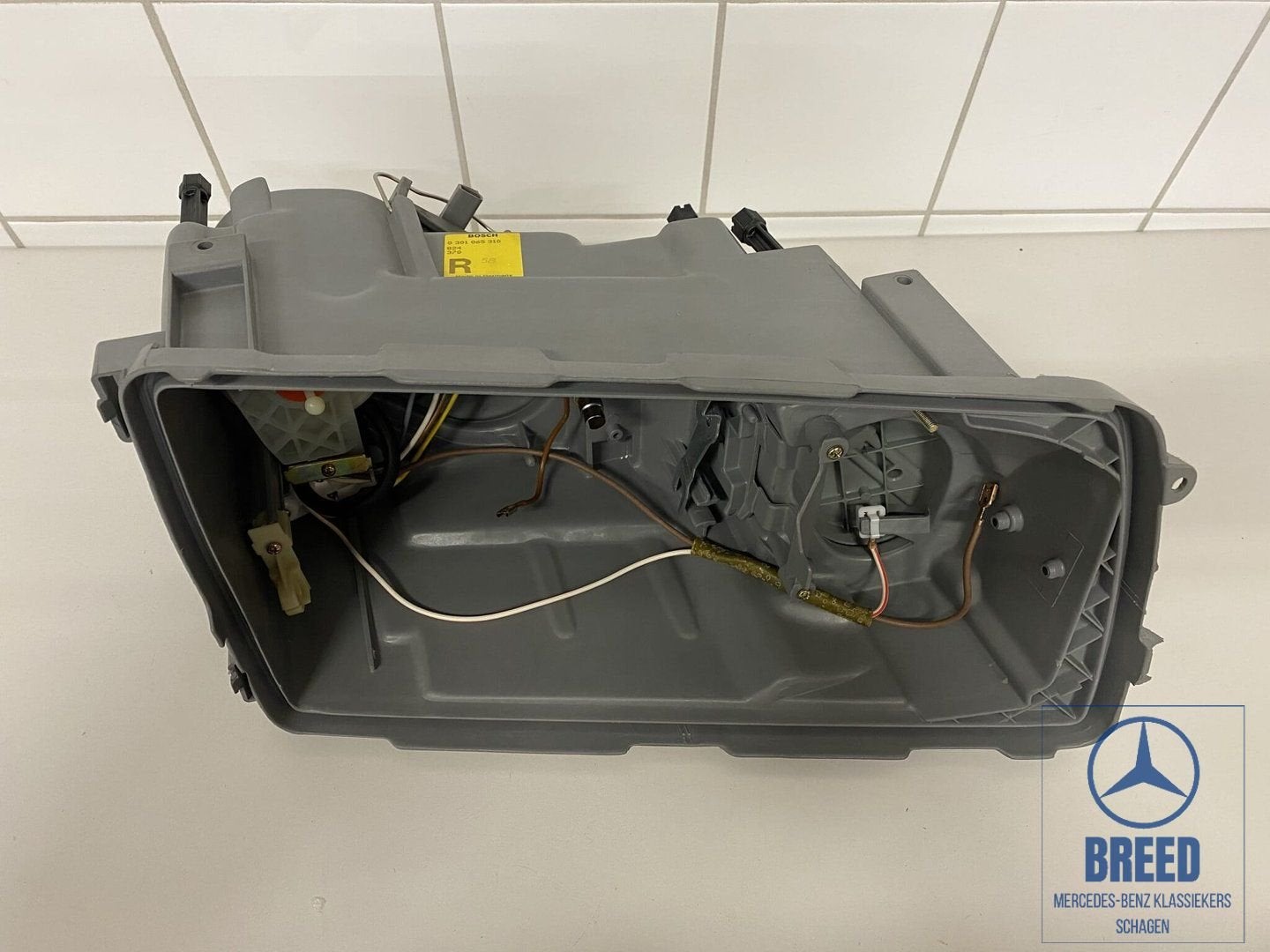 NOS koplamphuis rechts Bosch voor Mercedes-Benz W126, -, Nieuw, Ophalen of Verzenden, -