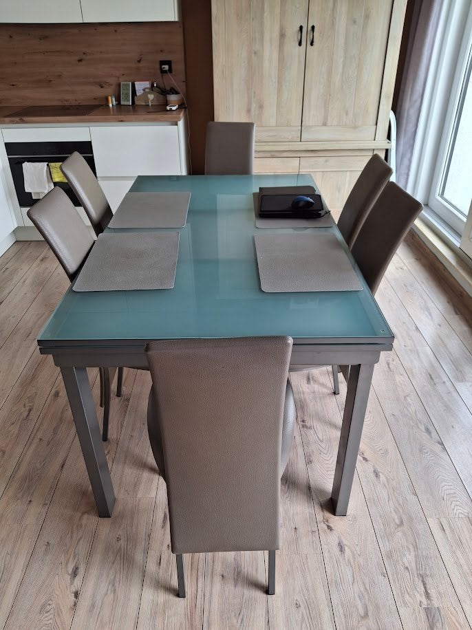 metalentafel  met glazenblad en 6 stoelen, Huis en Inrichting, Stoelen, Ophalen, Kunststof, Zo goed als nieuw, Grijs