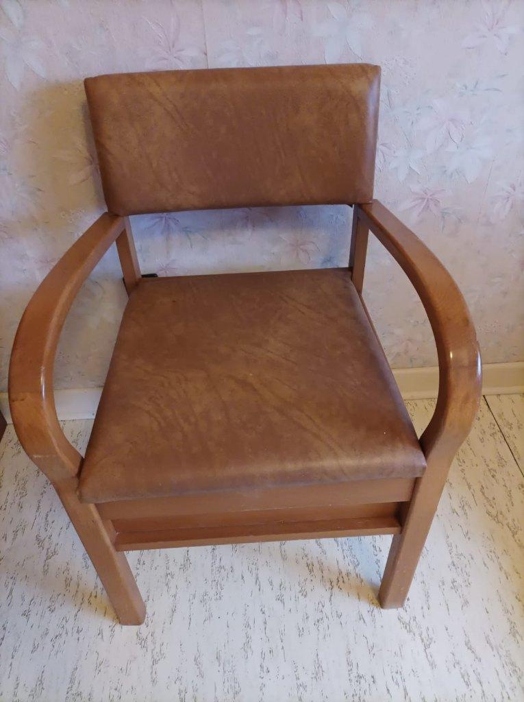 Chaise percée en bois pour adultes, Divers, Matériel Infirmier, Enlèvement, Utilisé