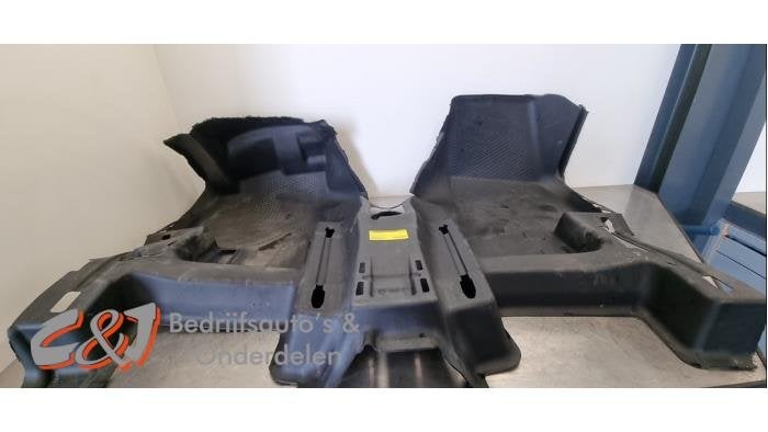 Vloerbedekking van een Volkswagen Caddy, Auto-onderdelen, Interieur en Bekleding, Gebruikt, -, Volkswagen, -