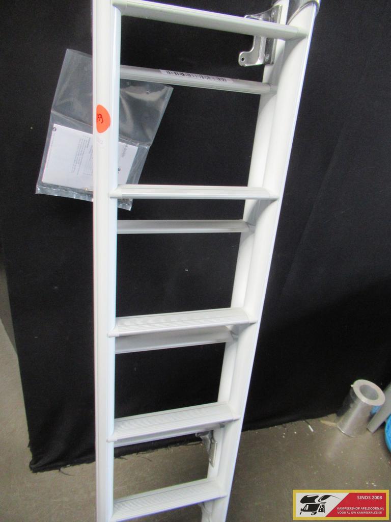 2 delige trap 1.36cm  hoog en 30 cm breed nr. 1859, -, -, Nieuw, Ophalen of Verzenden