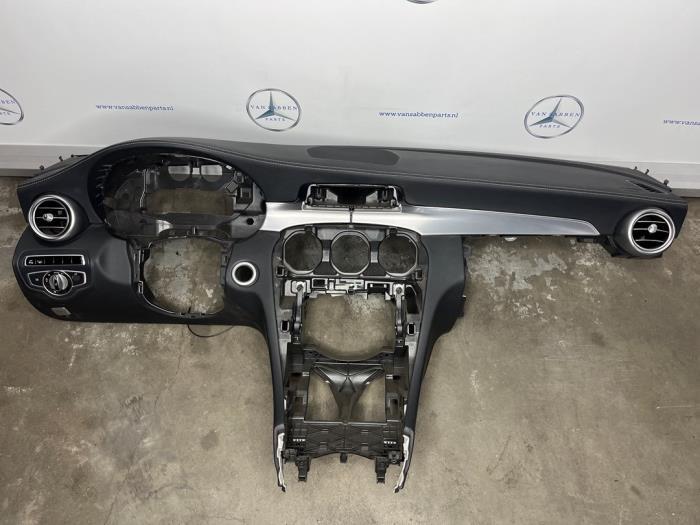 Tableau de bord d'un Mercedes C-Klasse, -, 3 mois de garantie, Utilisé, -