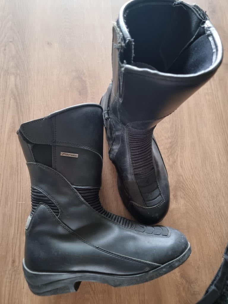 Moto botten forma, Motoren, Ophalen