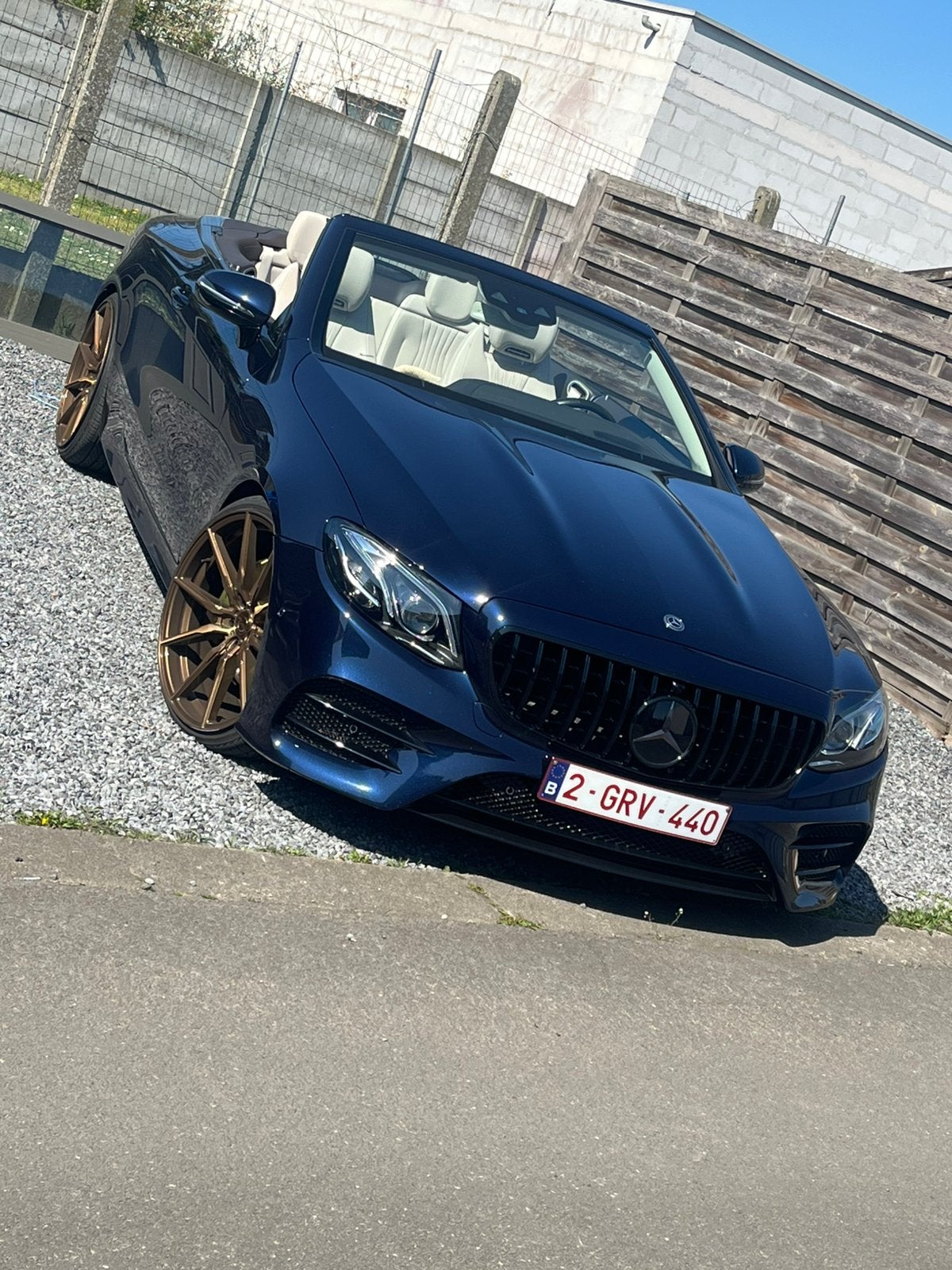 Mercedes e classe cabrio, Enlèvement