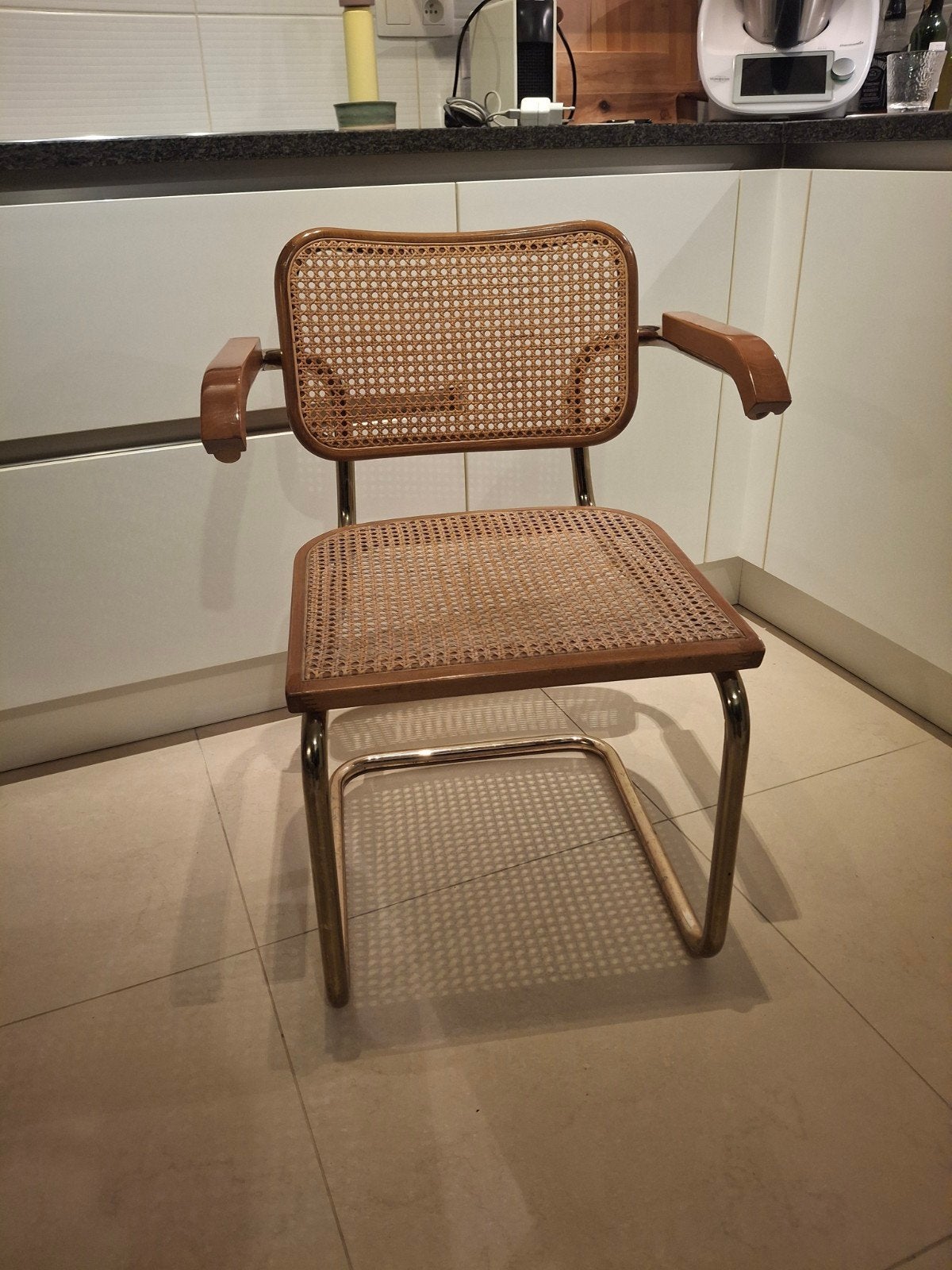 Cesca stoel met armleuningen, made in italy, Huis en Inrichting, Ophalen, Design klassieker, Bruin, Riet of Rotan