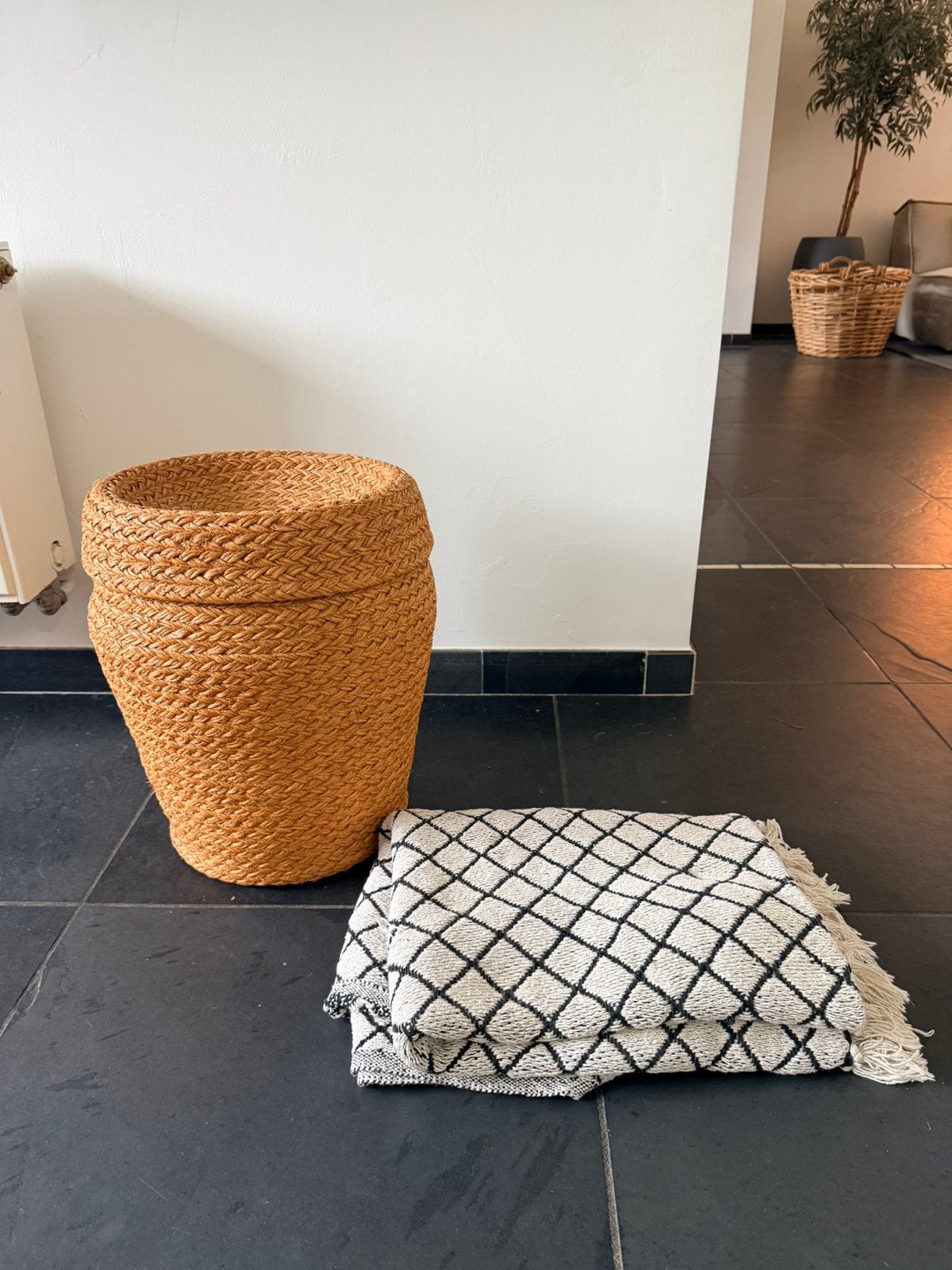 Rieten mand met deksel en met plaid, Ophalen, Gebruikt, Met deksel, Mand