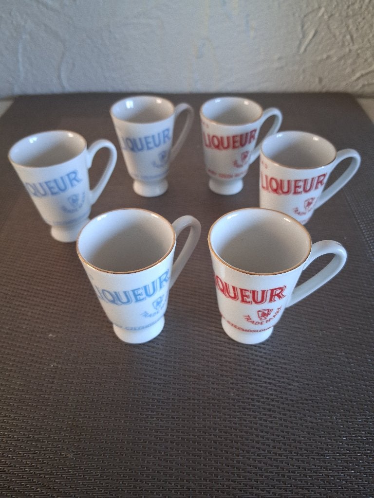 VERRES À LIQUEUR EN PORCELAINE, Enlèvement ou Envoi