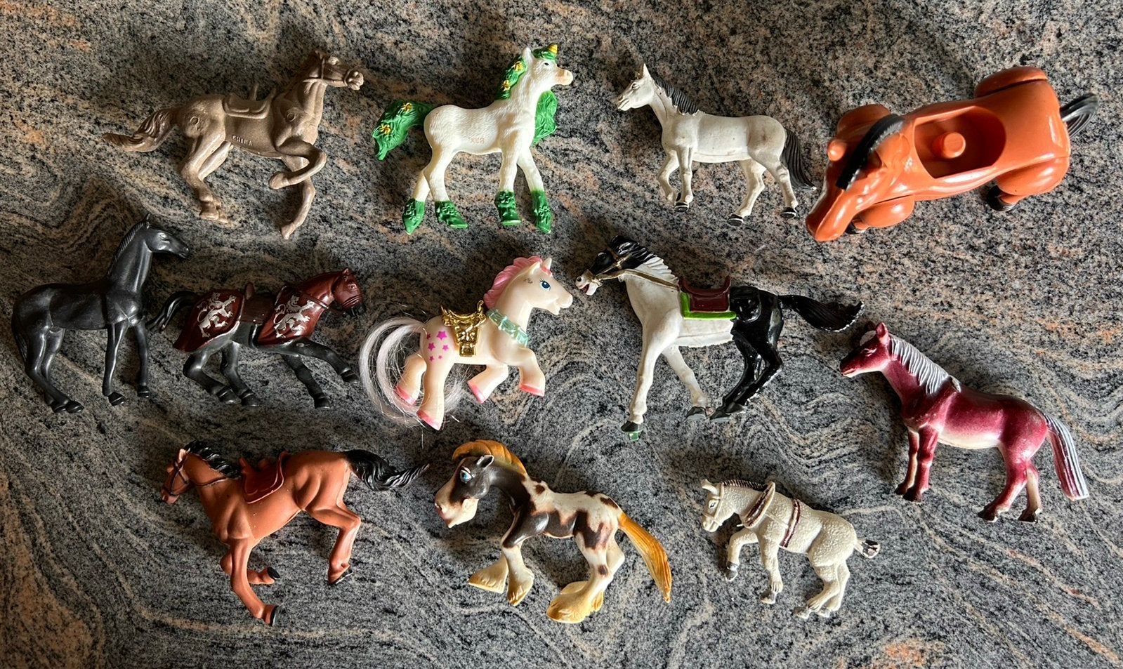 Paardjes voor de boerderij of speelhuisje, Ophalen of Verzenden, Zo goed als nieuw