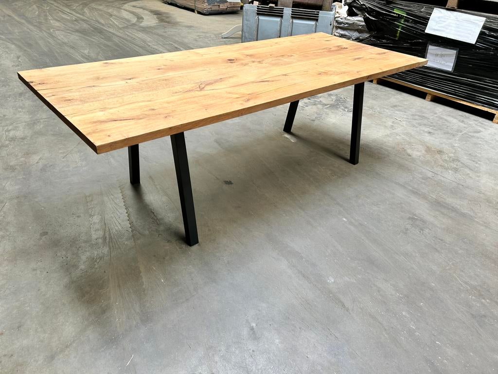 Handgemaakte eettafel - EIK, Huis en Inrichting, Vijf personen of meer, Eikenhout, Industrieel, Rechthoekig