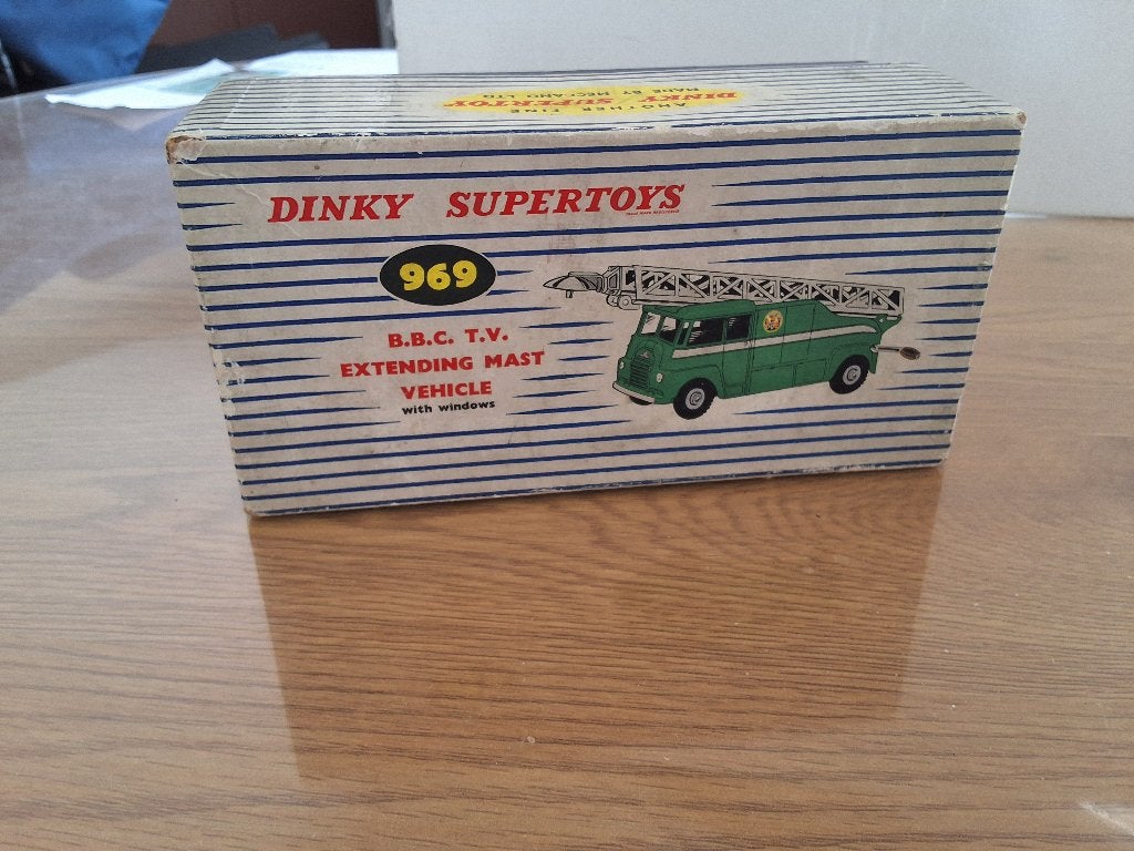 voiture de télévision dinky-supertoys 969, Hobby & Loisirs créatifs, Enlèvement ou Envoi, Utilisé, Bus ou Camion, Dinky Toys