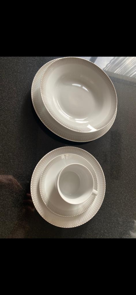 Services de table pour 12 personnes, Enlèvement, Comme neuf