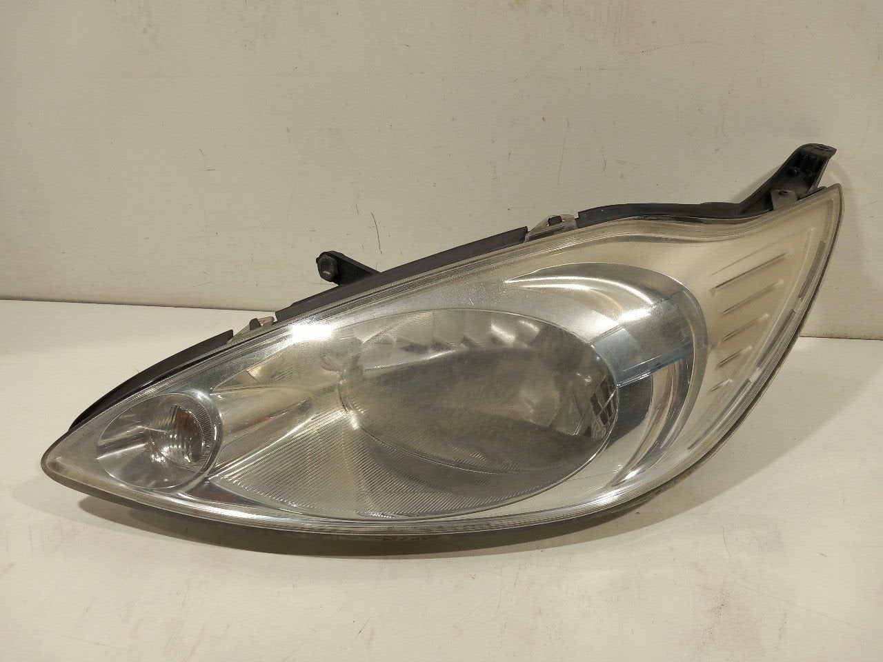 Koplamp links Ford Ka, Auto-onderdelen, Onderdelen@venauto.nl, Van der Ven Autorecycling B.V., Gebruikt, Ettenseweg 76, 4706 PB Roosendaal, The Netherlands