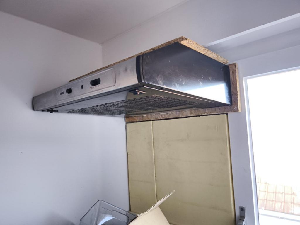 Onderbouw dampkap Zanussi, Enlèvement
