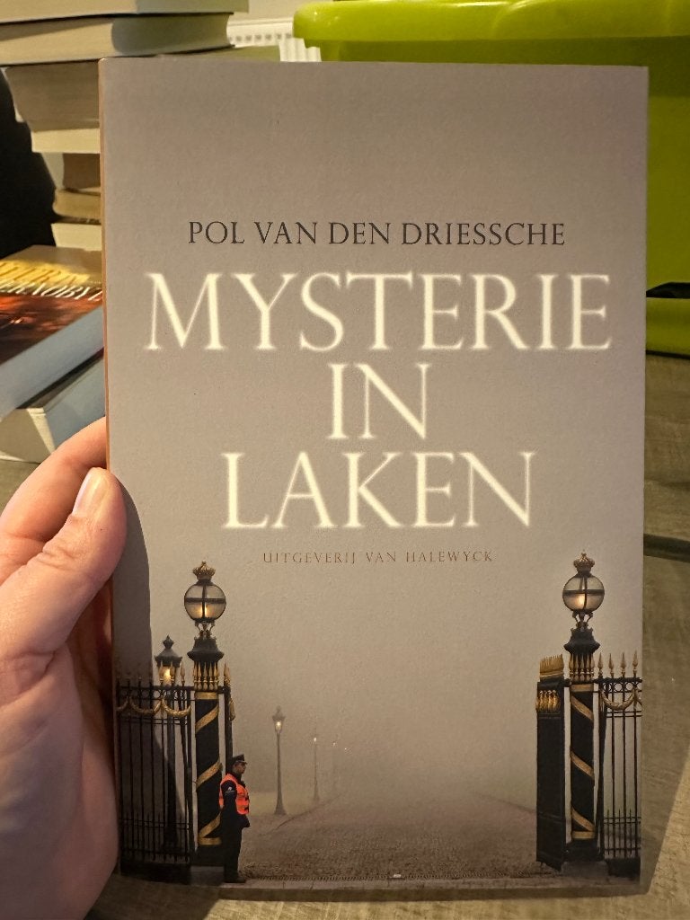Mysterie in Laken, Ophalen of Verzenden, Zo goed als nieuw